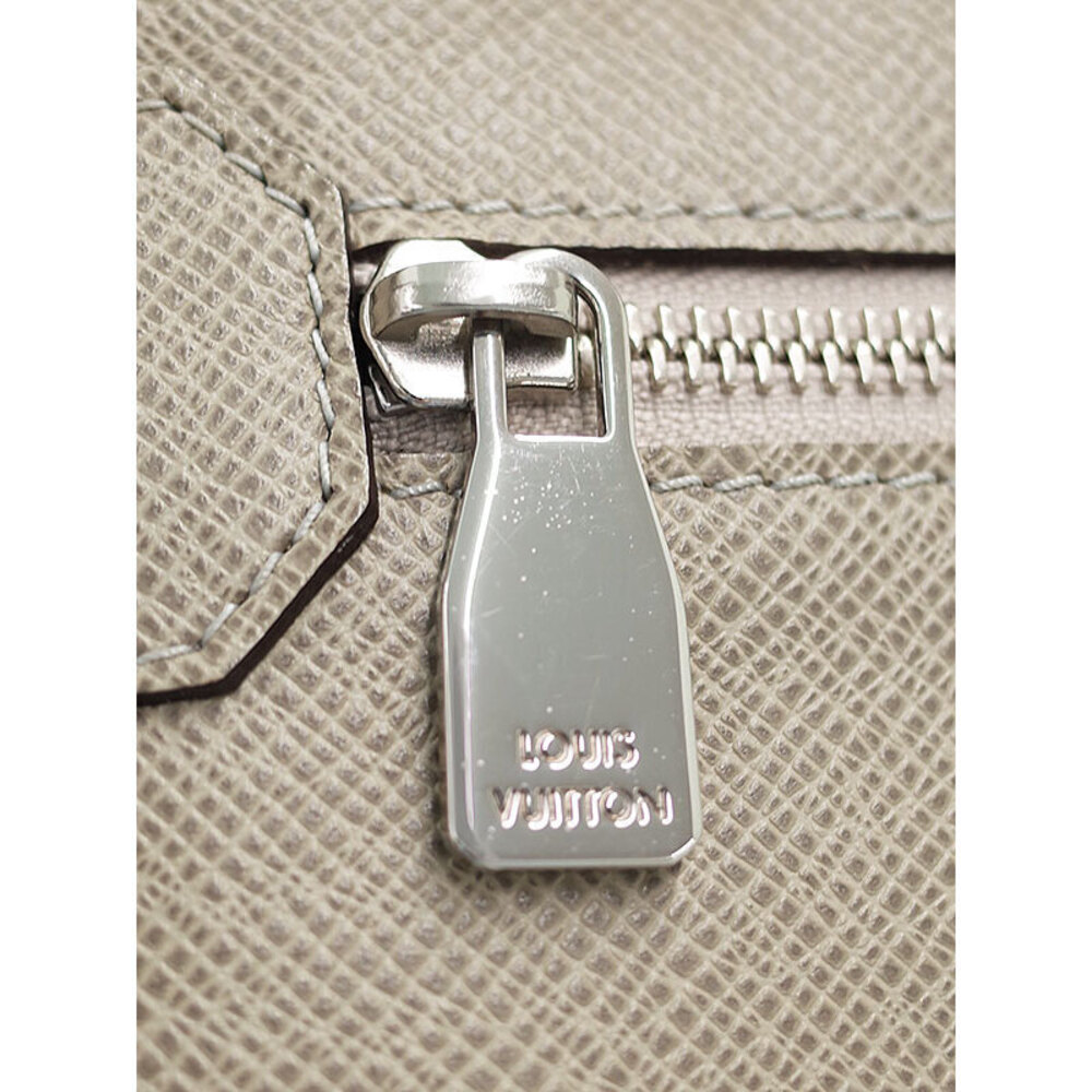 Louis Vuitton Taiga Black Leather Sasha Shoulder Bag - Picture 6 of 8